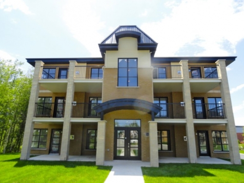 Les Condos de la Picardie, condos luxueux neufs à vendre dans zone boisée et paisible de Blainville