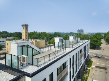 Pavillon Gouin - Henri B - Maisons neuves dans Rosemont avec stationnement intérieur avec Piscine: 800 001 $ - 900 000 $ | Guide Habitation