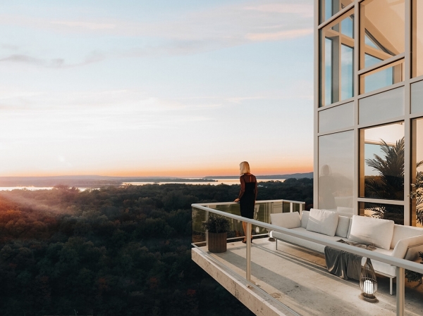 Square Bellevue Condominiums - 7